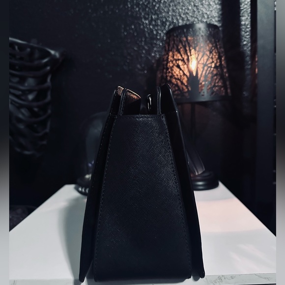 Michael Kors black and white crossbody - Picture 3 of 4